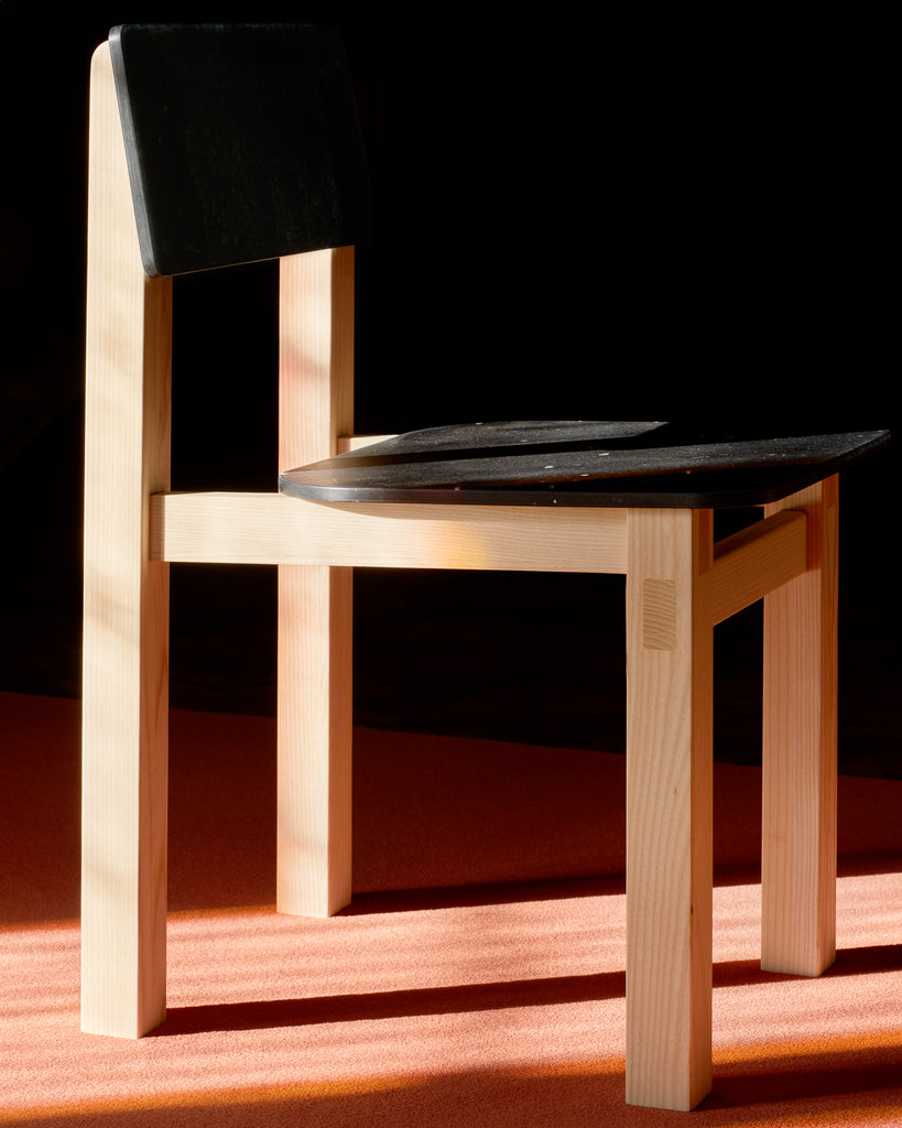 Rinku design meuble écoresponsable made-in-france et personnalisable sur-mesure chaise en plastique recyclé et bois massif de frêne